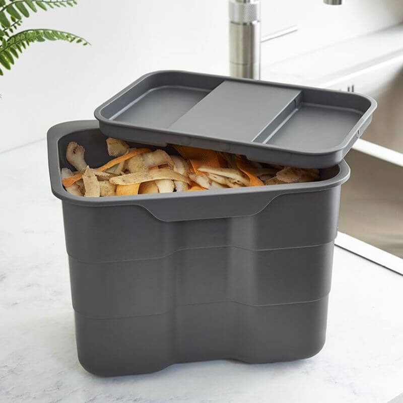 Eco-friendly food waste caddy with lid