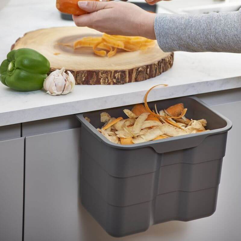 Eco-friendly food waste caddy with lid