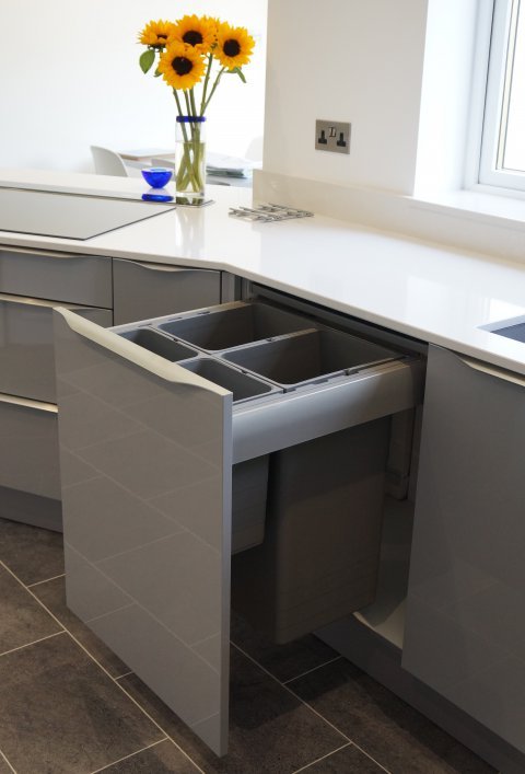 How to choose your built-in kitchen bin