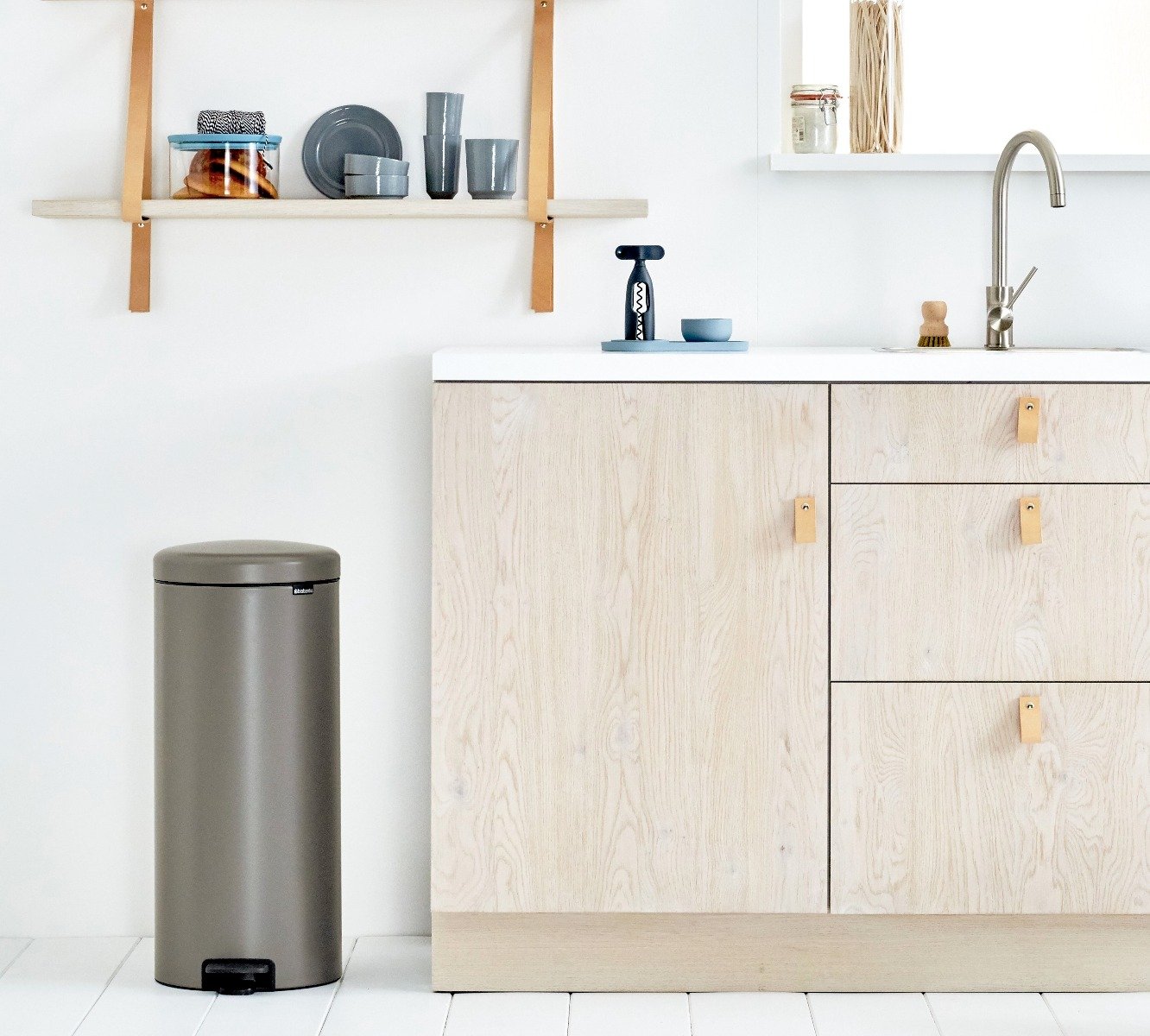 Brabantia New Icon Single Compartment 30L Kitchen Pedal Bin - Platinum