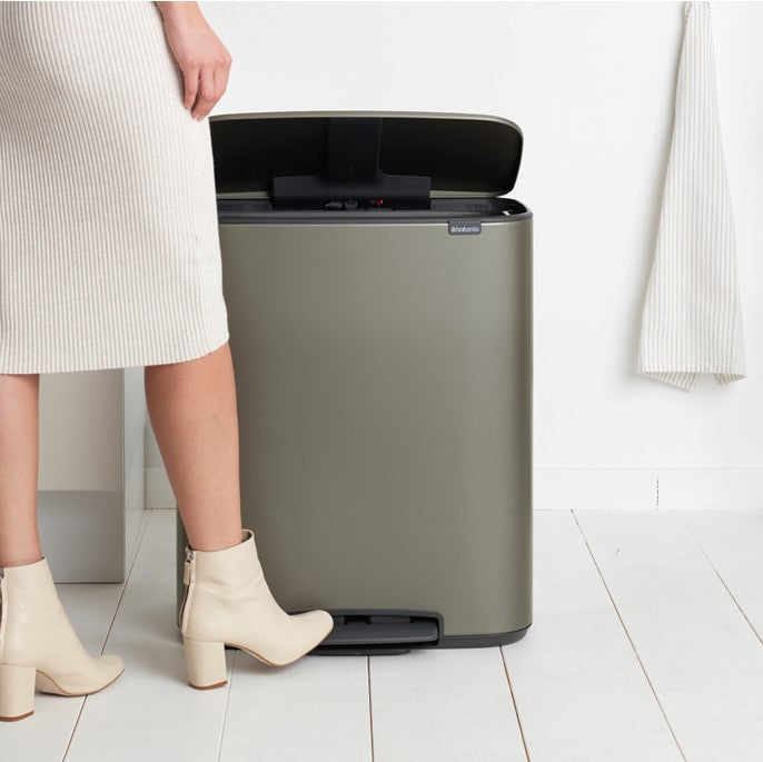 Brabantia Bo Pedal 2-Compartment 60 Litre Kitchen Bin - Platinum